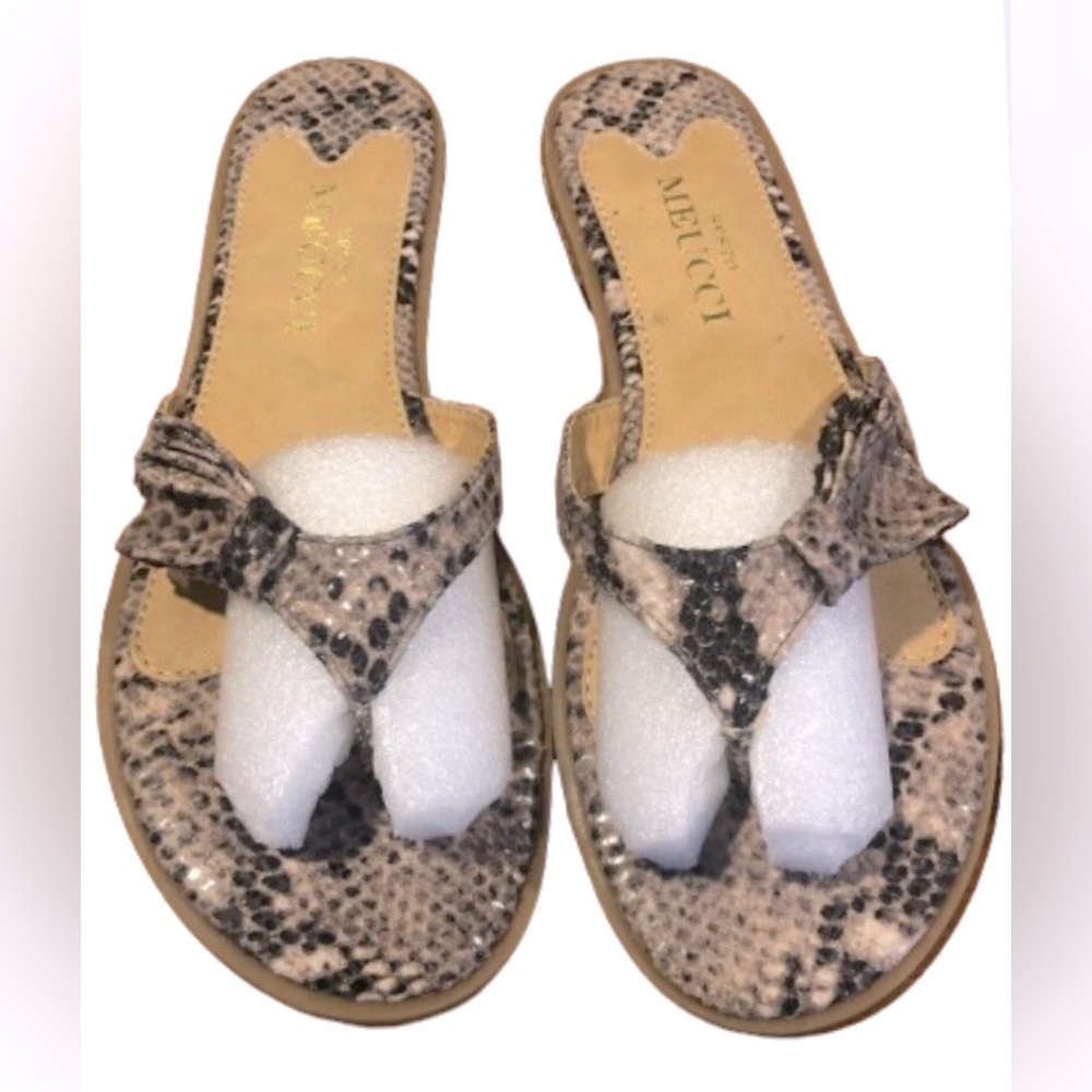 Sesto Meucci 100% patent lthr snkskn flp flp sandals w bow accent US 8 EU 38